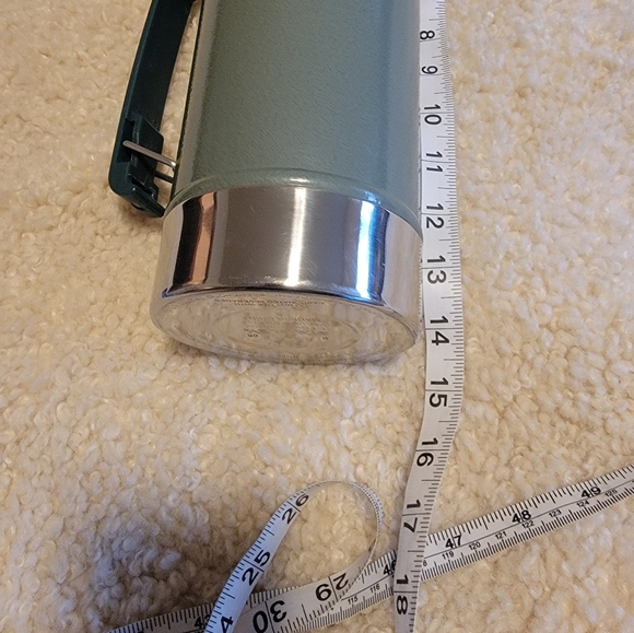 Stanley Classic Green Thermos - Picture 4 of 4